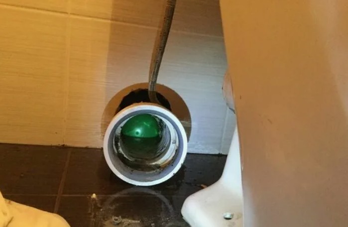 Почему ЖЭК перекрывает канализацию и что с этим делать