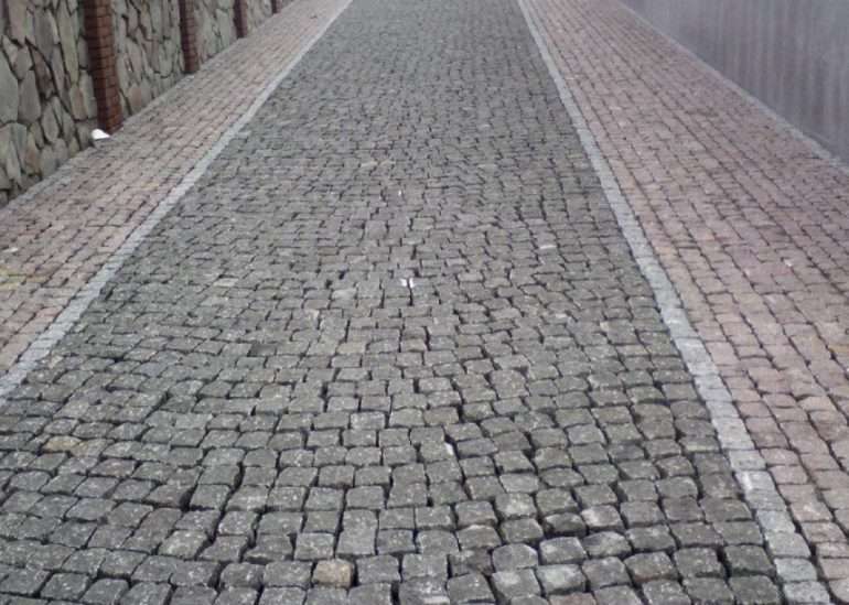 Технический разбор: из чего состоит современная брусчатка