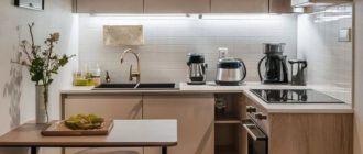 Маленькая кухня без ощущения тесноты: приемы планировки и цвета, которые работают