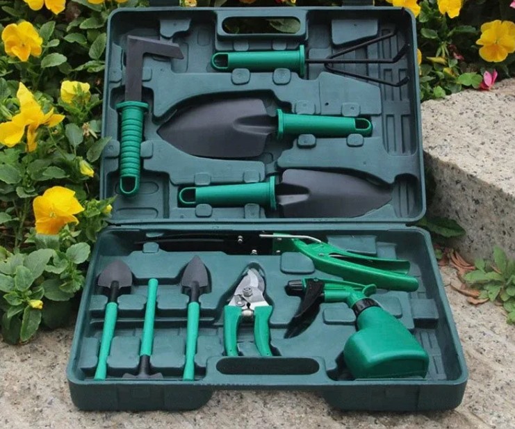 Минимальный набор инструментов для начинающего дачника