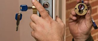 Что делать, если заело замок на входной двери зимой