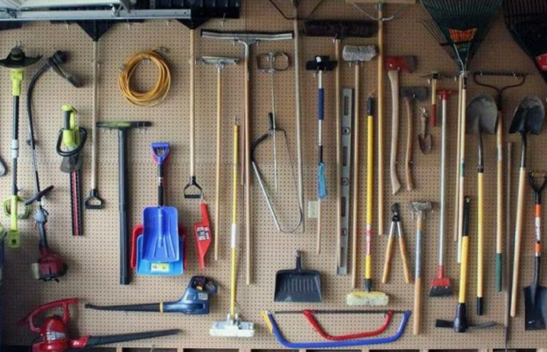 Органайзеры и крепления: как навести порядок в инвентаре для дачи за один выходной