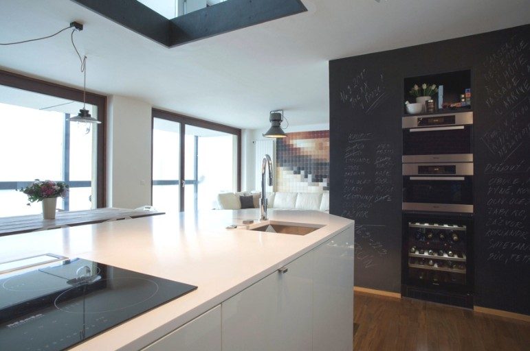 Из склада в комфортный лофт в Грузии: стильная и функциональная реконструкция