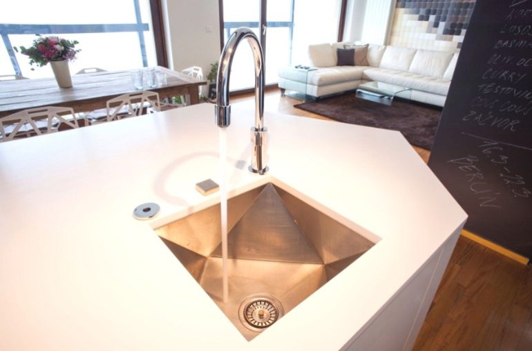 Из склада в комфортный лофт в Грузии: стильная и функциональная реконструкция